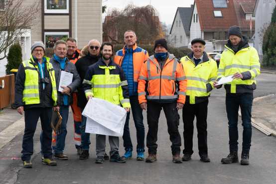 Richard Steppan (Planungsgruppe Steppan), Rainer Dittrich (SiGeKo), André Schmidt (Capo H+T Reichenbach), Thomas Schmidt (GF H+T Reichenbach), Michael Hermann (SWW), Jörg Unterdörfer (BL H+T Reichenbach), Friedrich Hör (WUN Infrastruktur), Burkard Hagspiel (SWW + WUN Infrastruktur), Valentin Kurzeck (SWW) Abnahme der Bauleistungen Dr.-Friedrich-Hess-Straße Wunsiedel